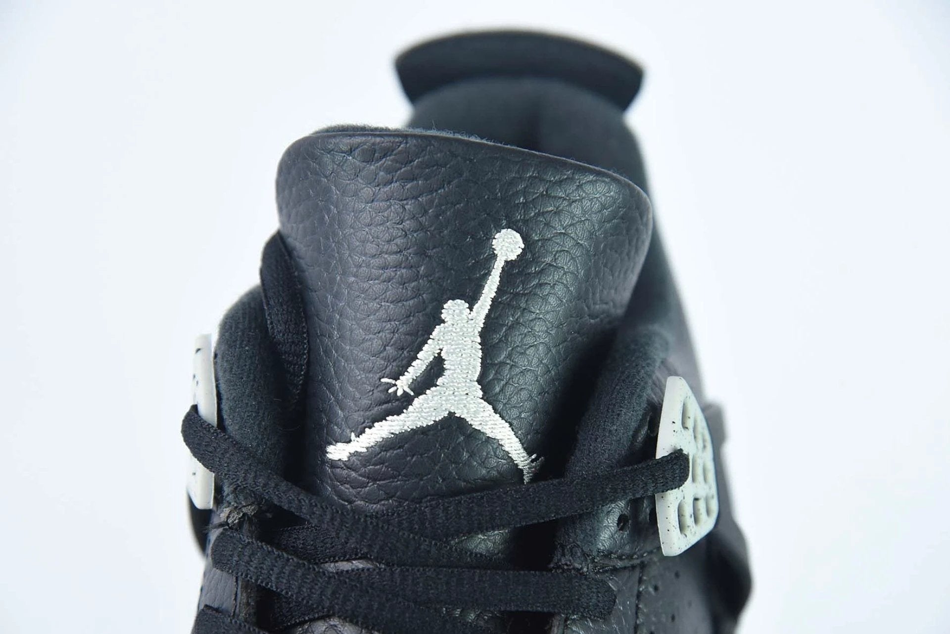Air Jordan 4 Retro Oreo by Air Jordan