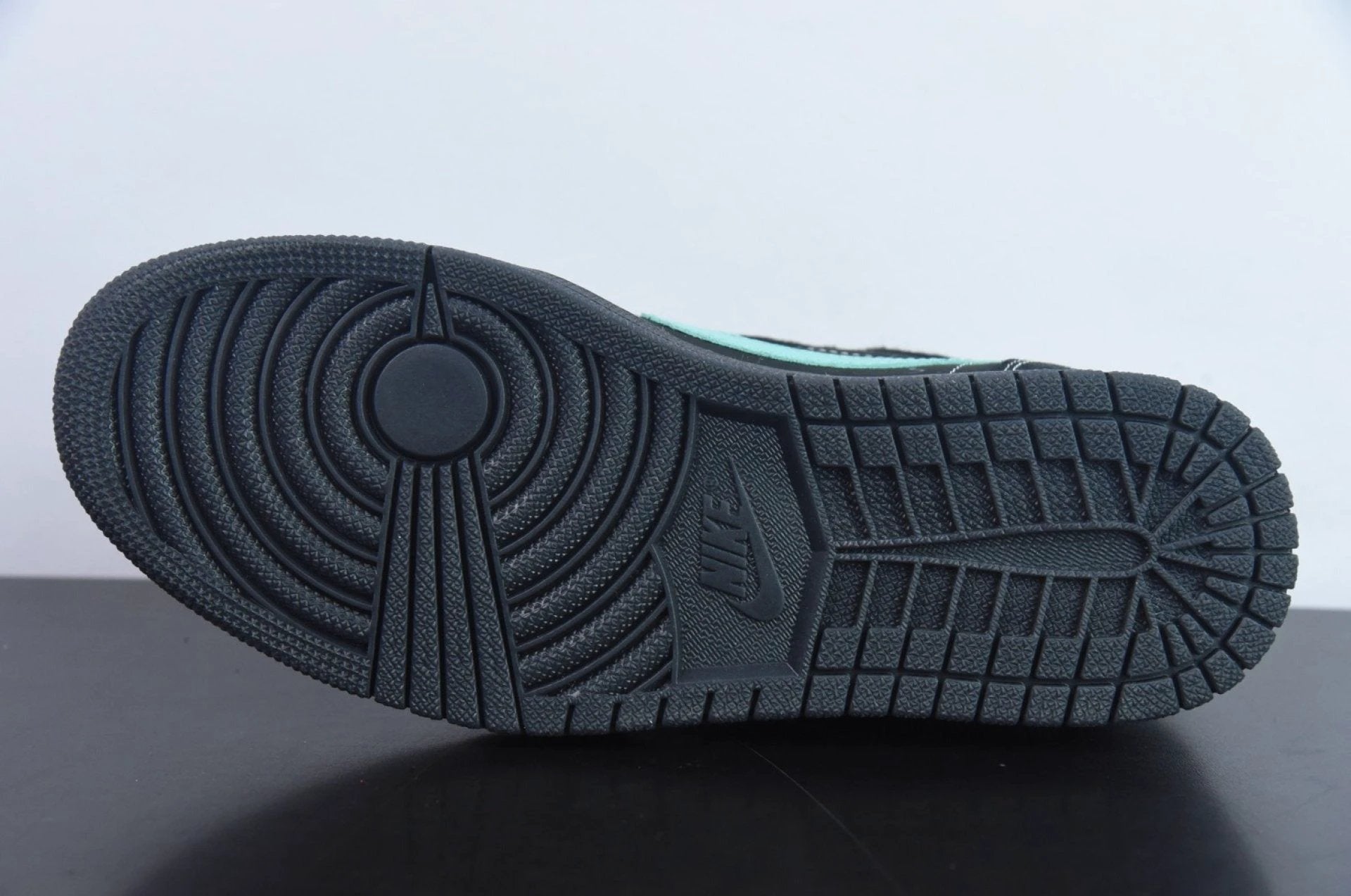 Travis Scott x Tiffany x Nike Air Jordan 1 Low by Air Jordan