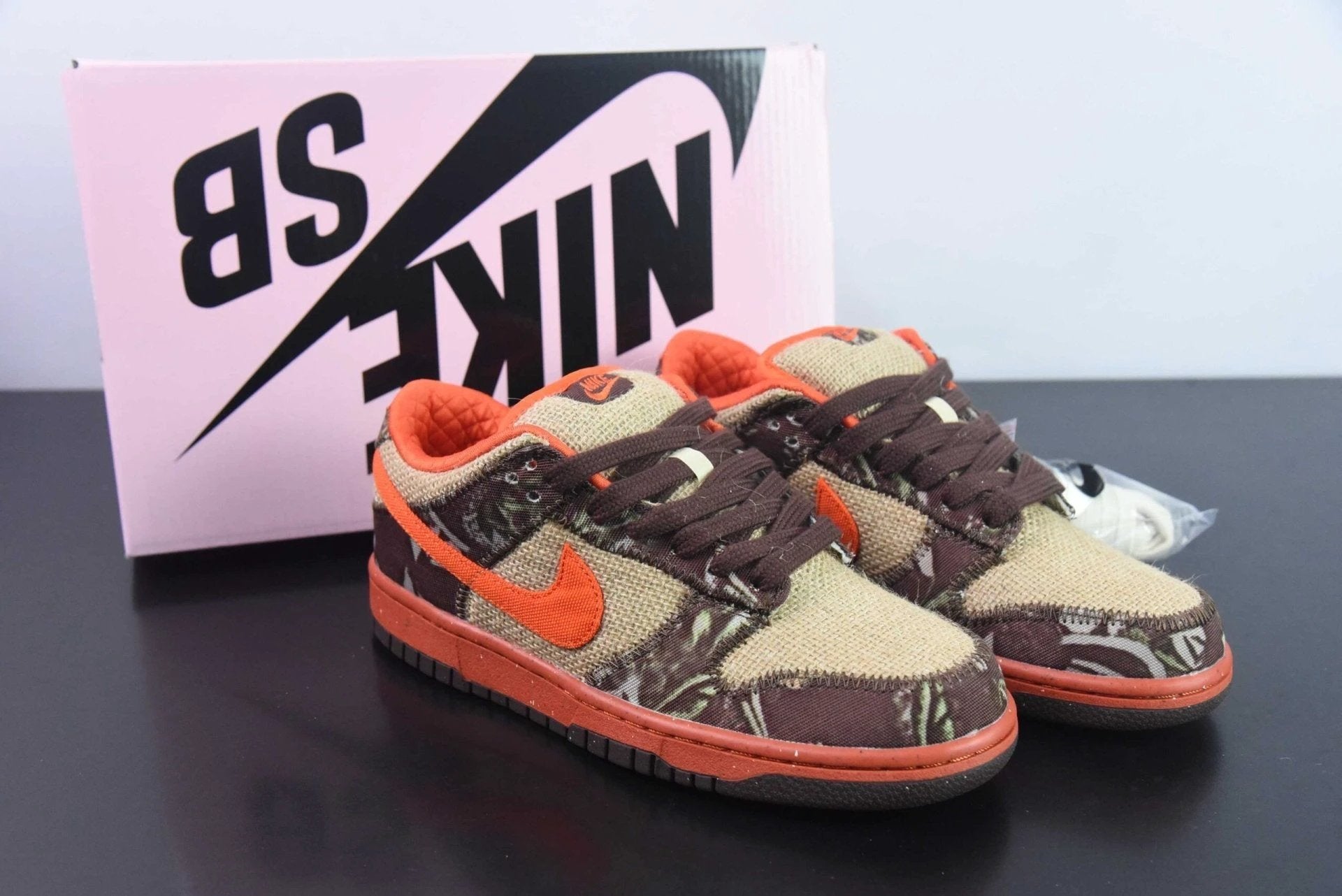 SB Dunk Low Reese Forbes Hunter by Air Jordan