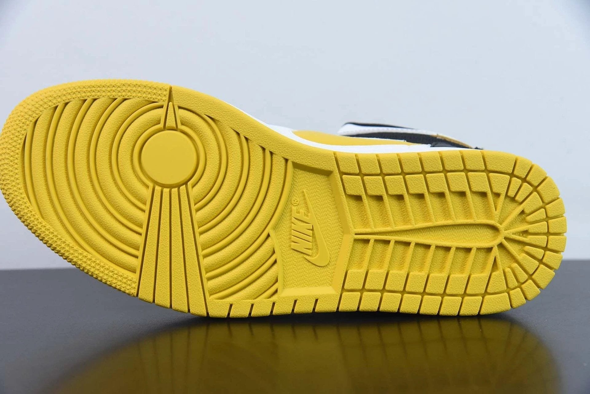 Air Jordan 1 Low FlyEase University Gold by Air Jordan