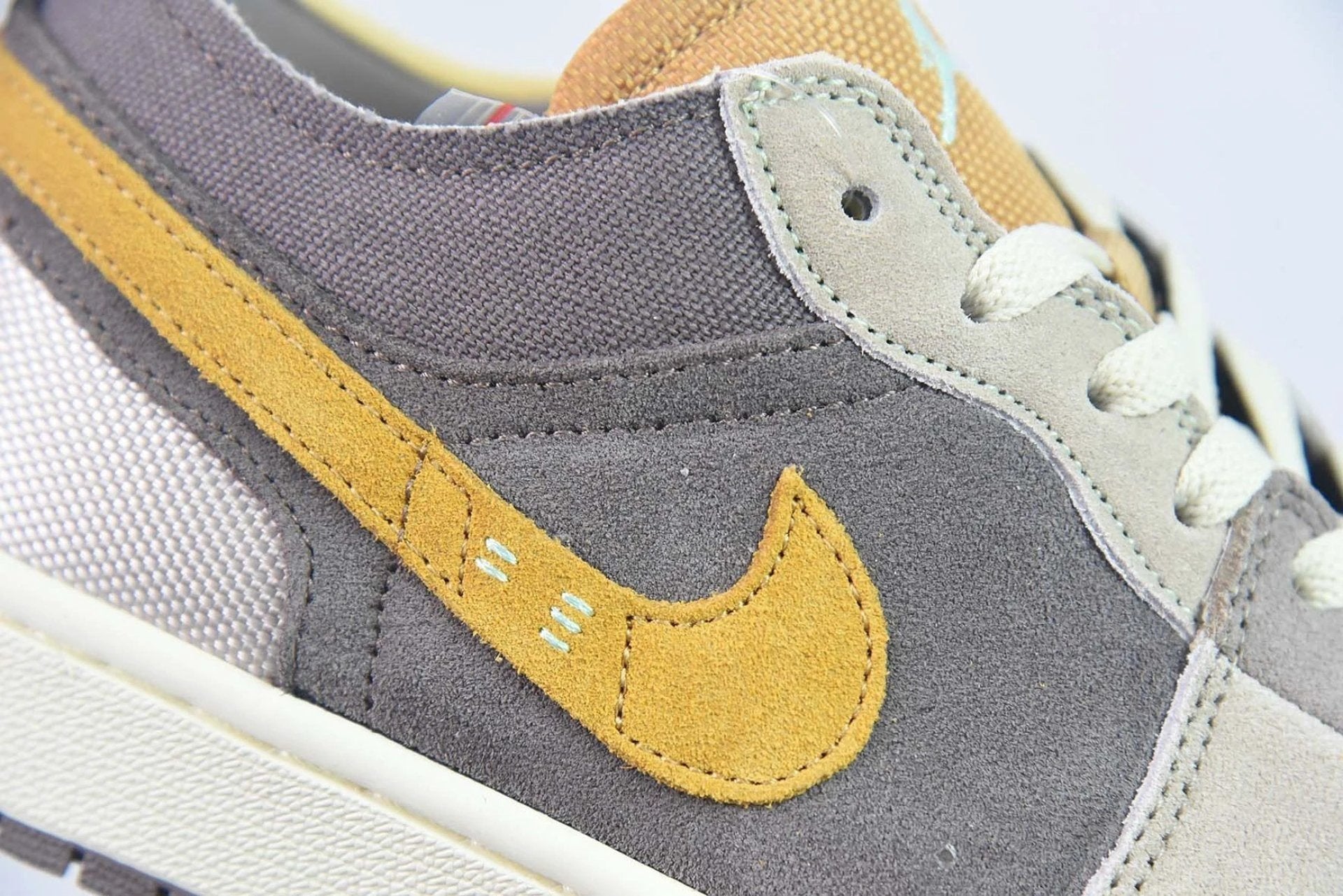Air Jordan 1 Low SE Craft Taupe Haze by Air Jordan