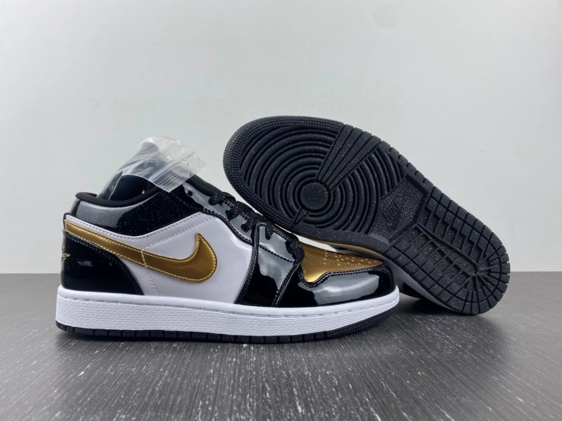 Air Jordan 1 Low SE Gold Toe by Air Jordan