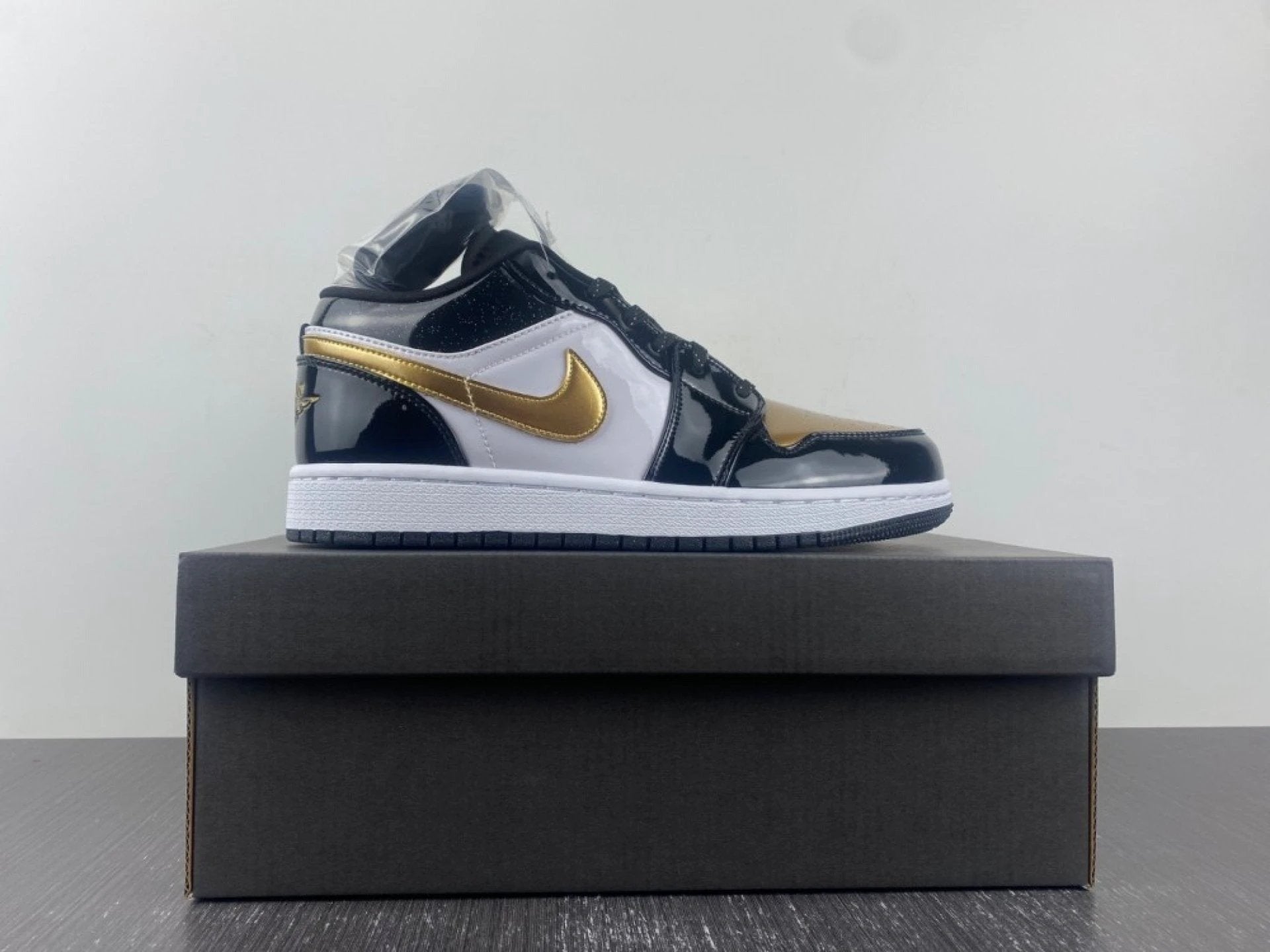 Air Jordan 1 Low SE Gold Toe by Air Jordan