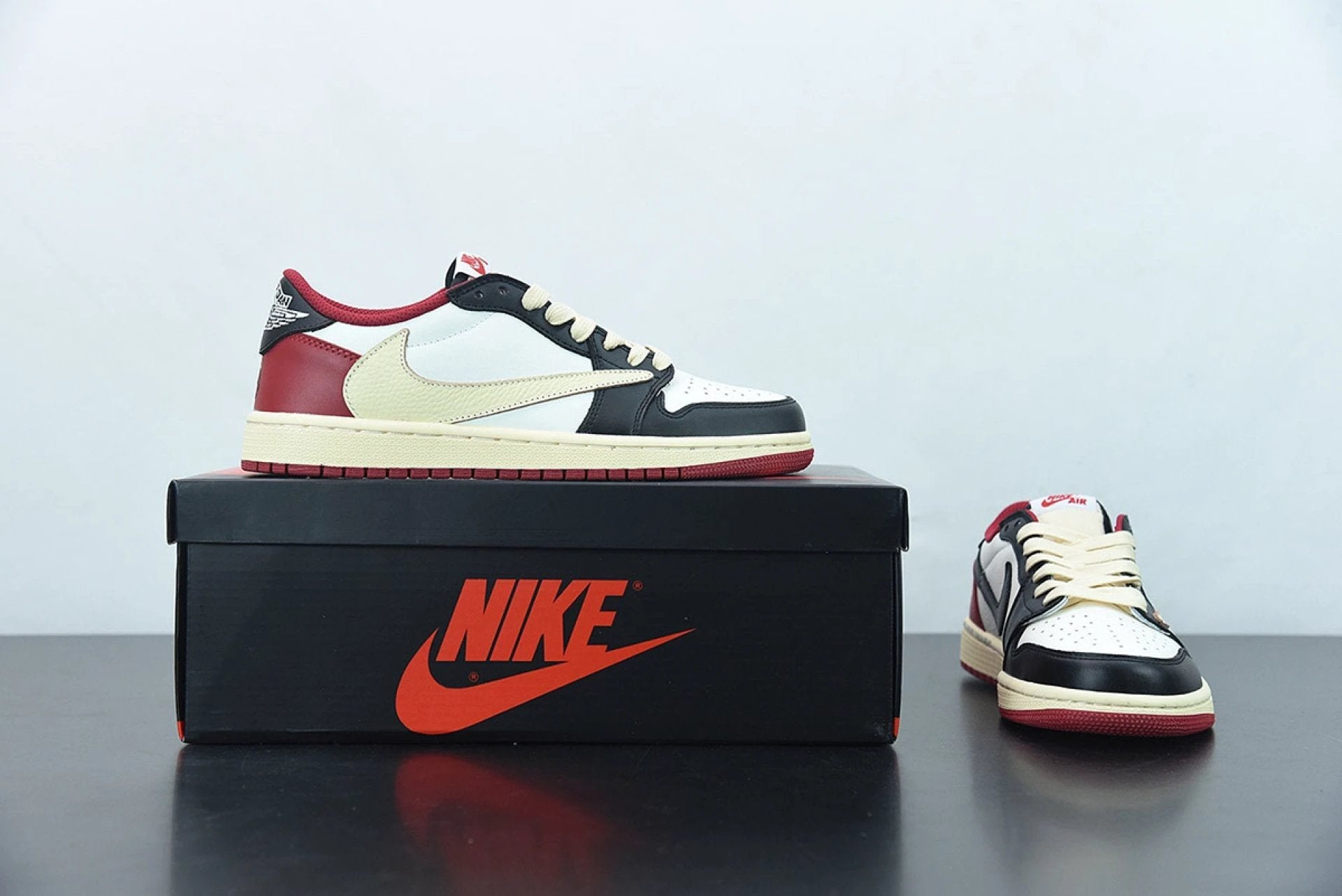 Dunks Low “Chicago Red” Custom SB Travis Scott OG by Air Jordan