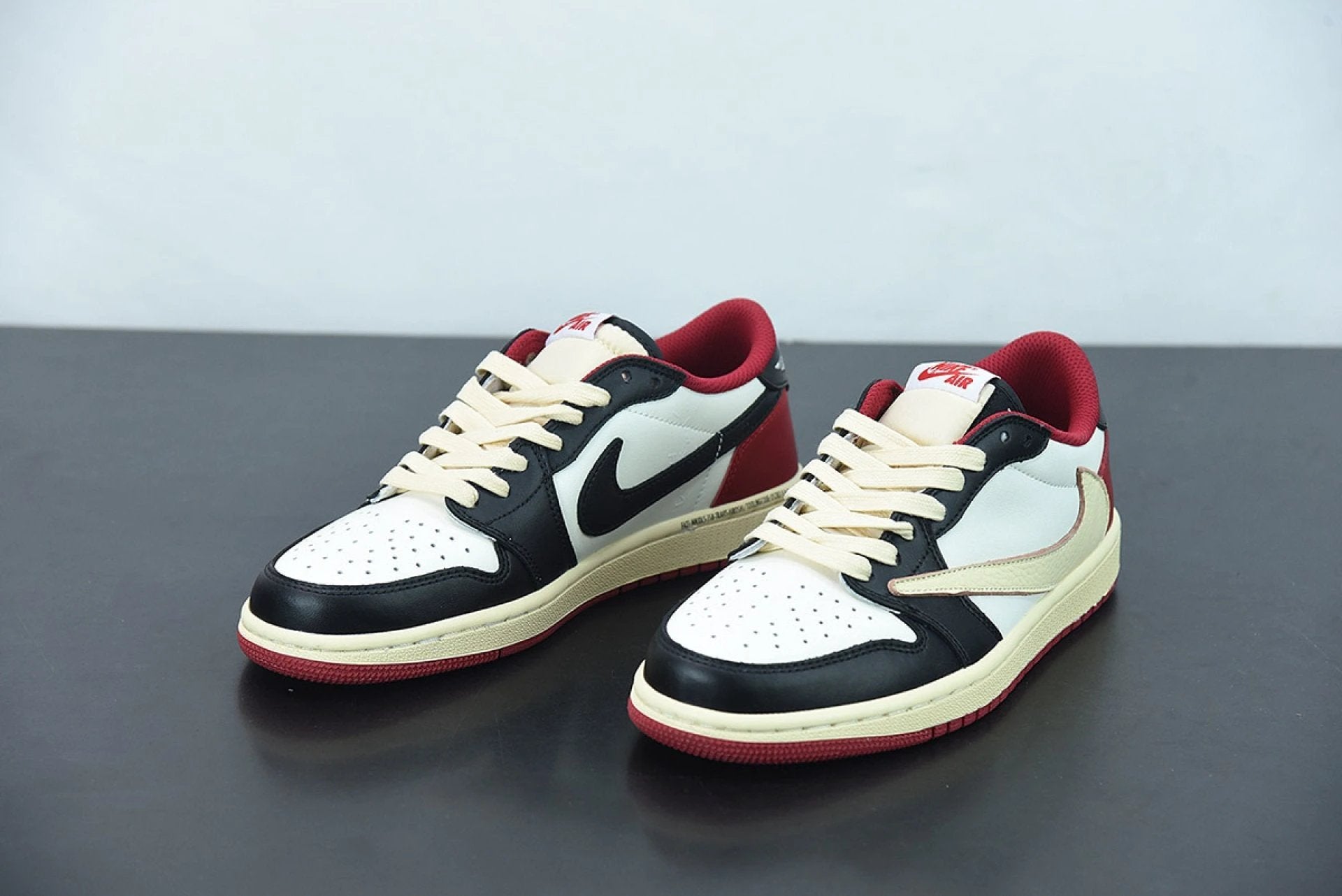 Dunks Low “Chicago Red” Custom SB Travis Scott OG by Air Jordan