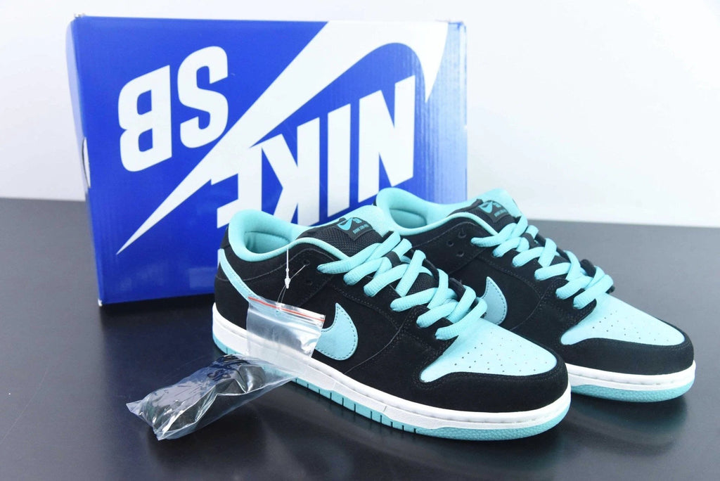 SB Dunk Low Clear Jade by Air Jordan