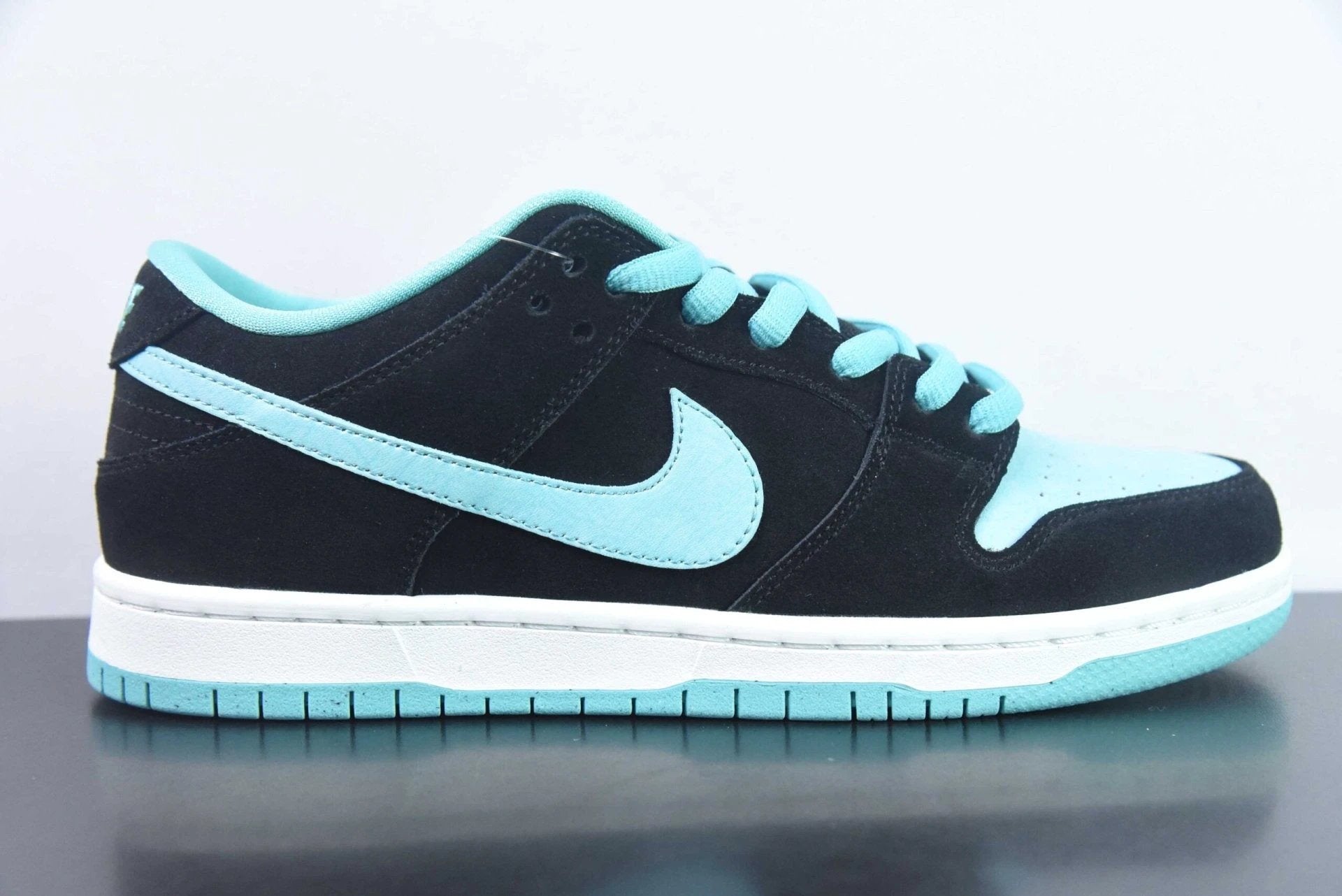 SB Dunk Low Clear Jade by Air Jordan