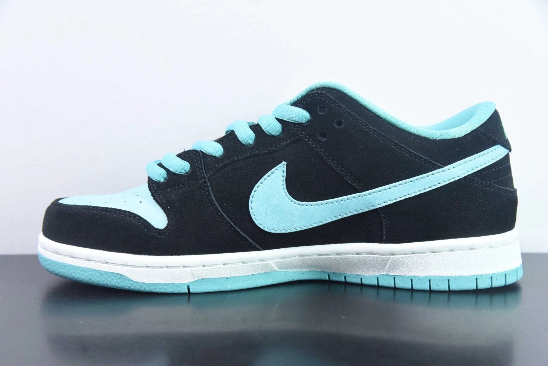 SB Dunk Low Clear Jade by Air Jordan