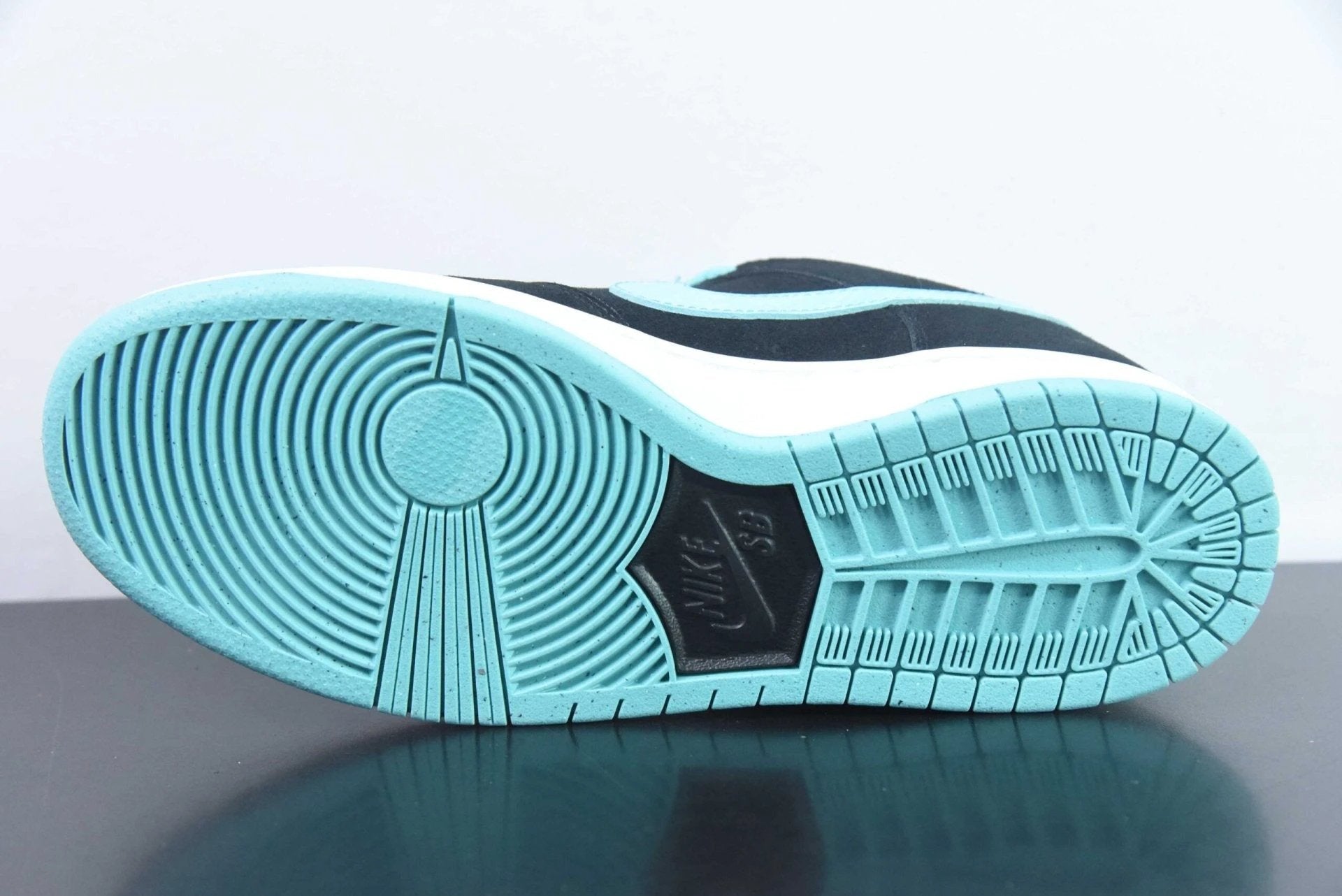 SB Dunk Low Clear Jade by Air Jordan