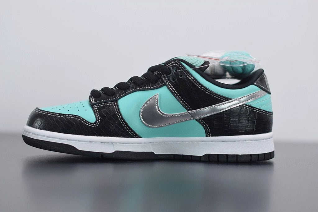 SB Dunk Low Diamond Supply Co by Air Jordan