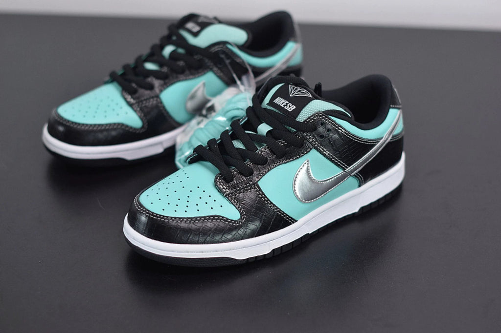 SB Dunk Low Diamond Supply Co by Air Jordan