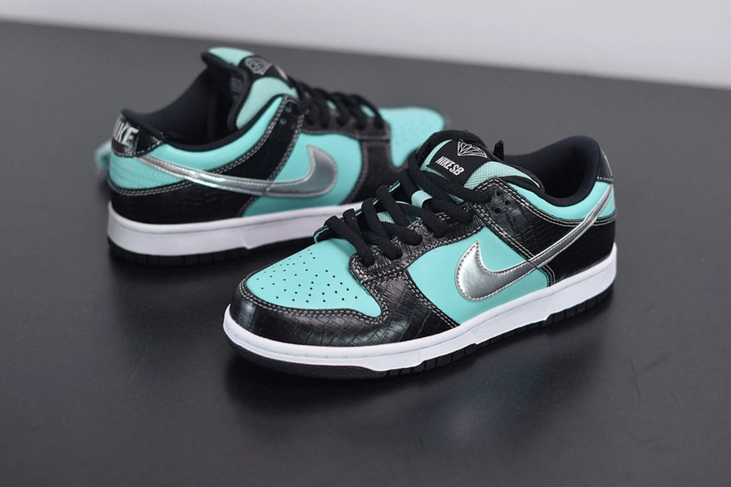 SB Dunk Low Diamond Supply Co by Air Jordan