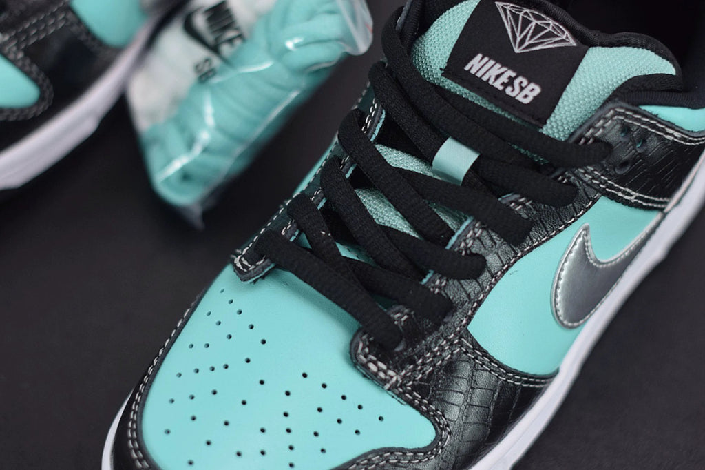 SB Dunk Low Diamond Supply Co by Air Jordan
