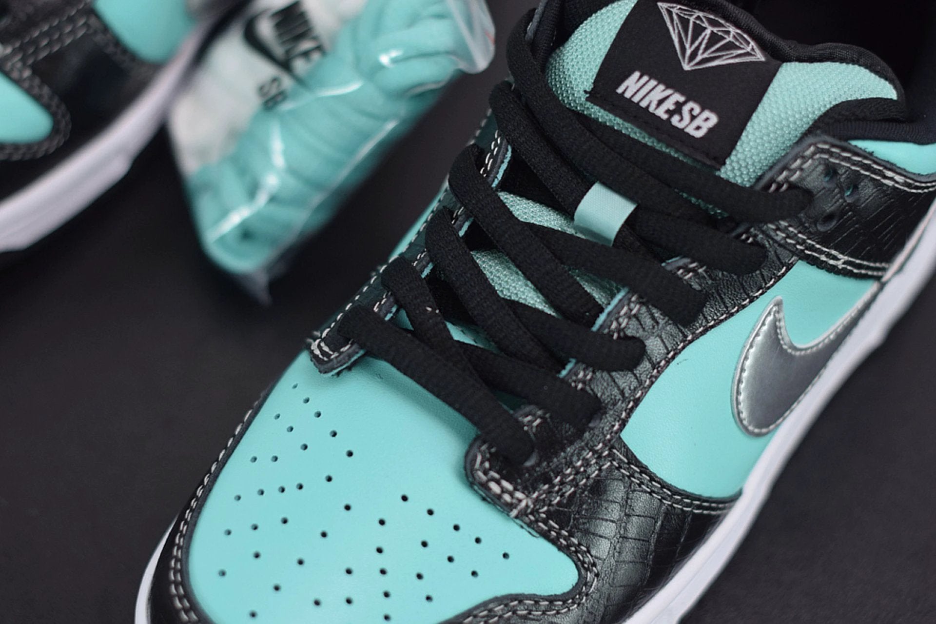 SB Dunk Low Diamond Supply Co by Air Jordan