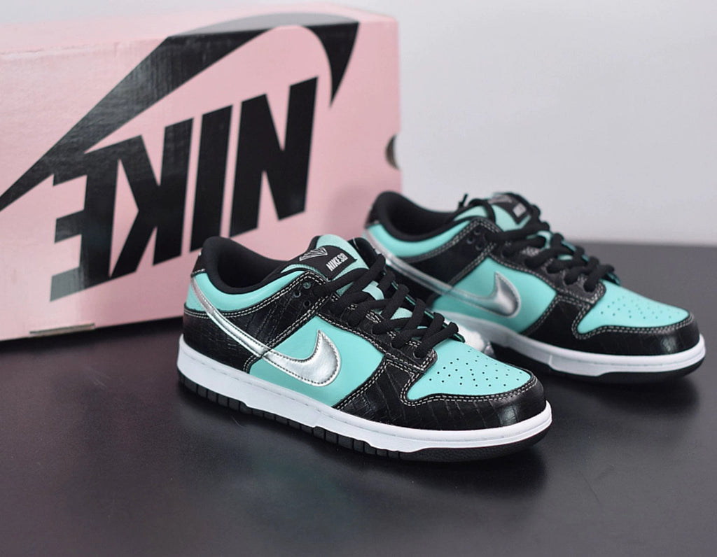 SB Dunk Low Diamond Supply Co by Air Jordan