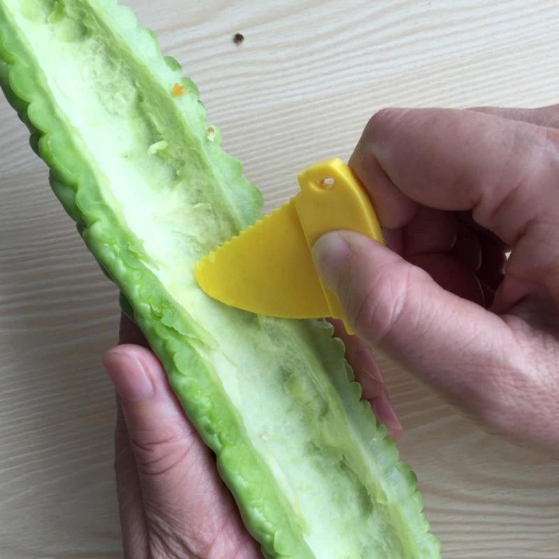 Kiwi Cutter Kitchen Gadget by Bowlift