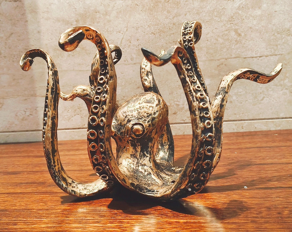 Kraken - Octopus Design Rustic Cruch Holder Bowlift by Bowlift
