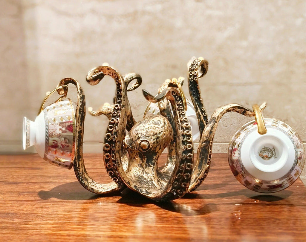 Kraken - Octopus Design Rustic Cruch Holder Bowlift by Bowlift