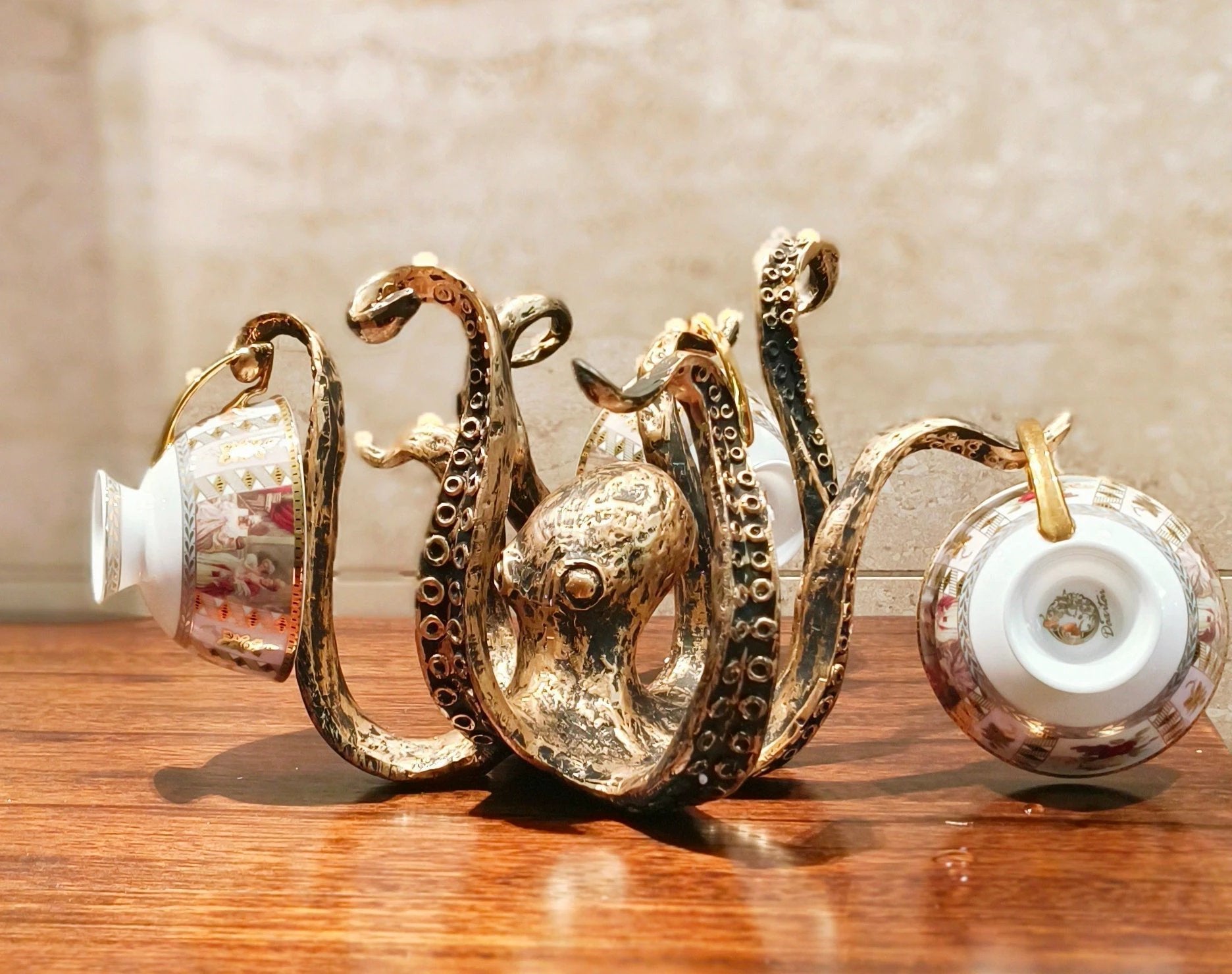 Kraken - Octopus Design Rustic Cruch Holder Bowlift by Bowlift