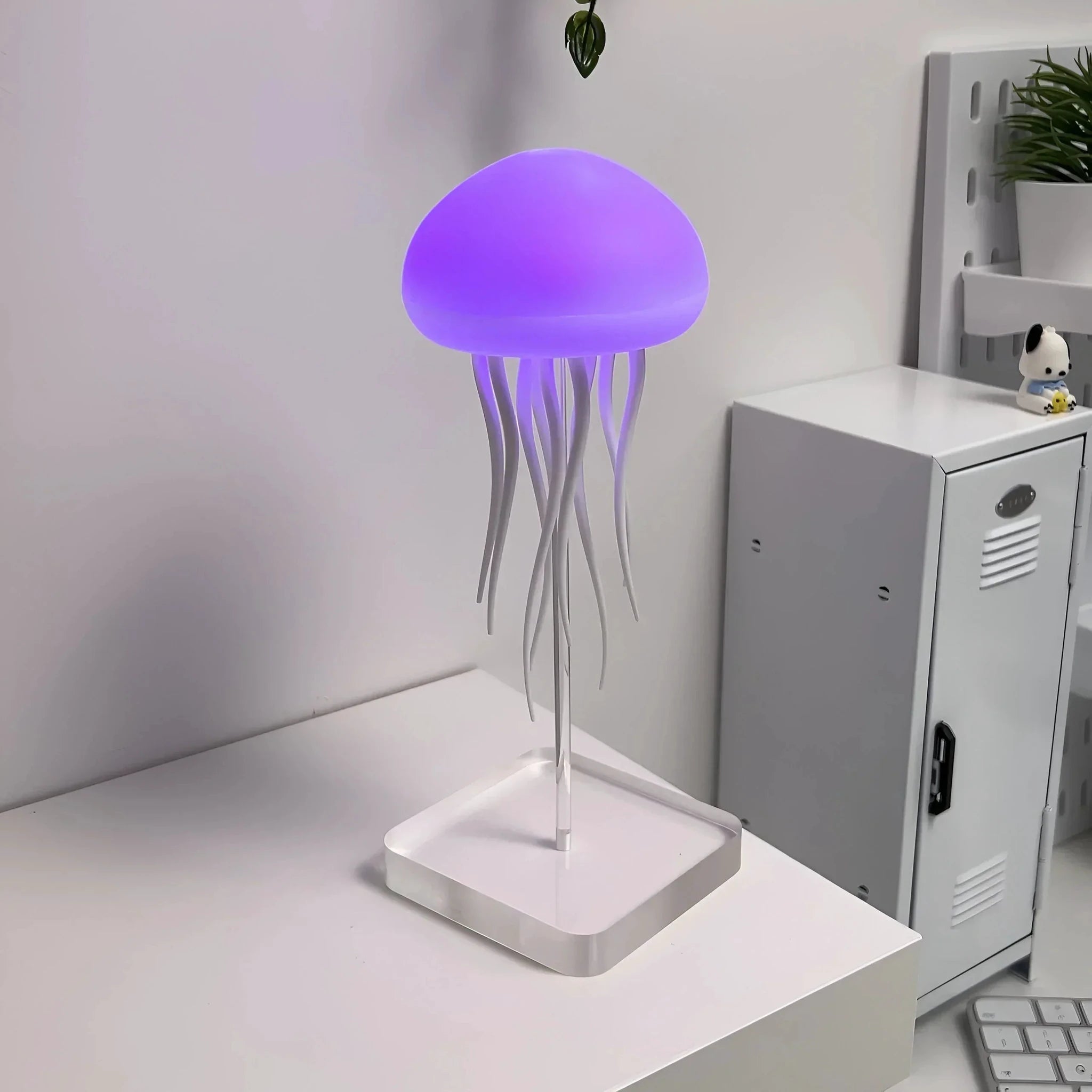 JellyJive - Lamp with dancing jellyfish Bowlift by Bowlift