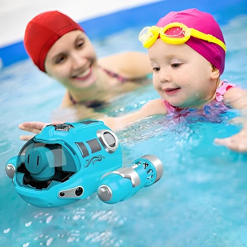 AquaRacer | Exciting water adventure - RC motorboat with lighting and spray function by BowLift