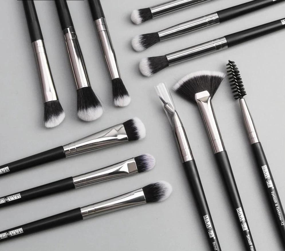 Set of 12 Professional Make-Up Brushes by Bowlift