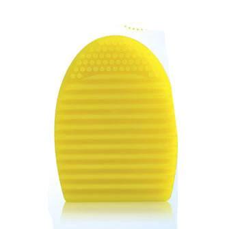 The Amazing Makeup Brush Cleaner by Bowlift