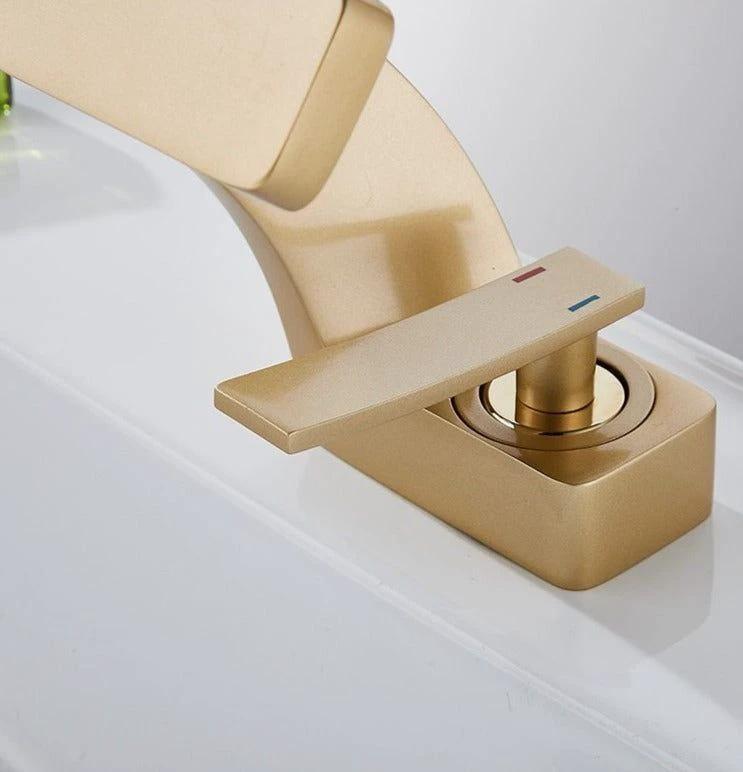 AquaArc Modern Kitchen Faucet Bowlift by Bowlift