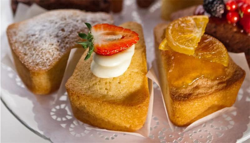 Marther - Individual Cake Slice Silicone Baking Mold by Bowlift