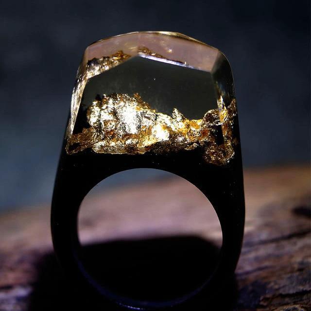 Quanta - Golden Stalagmite Resin Ring by Bowlift