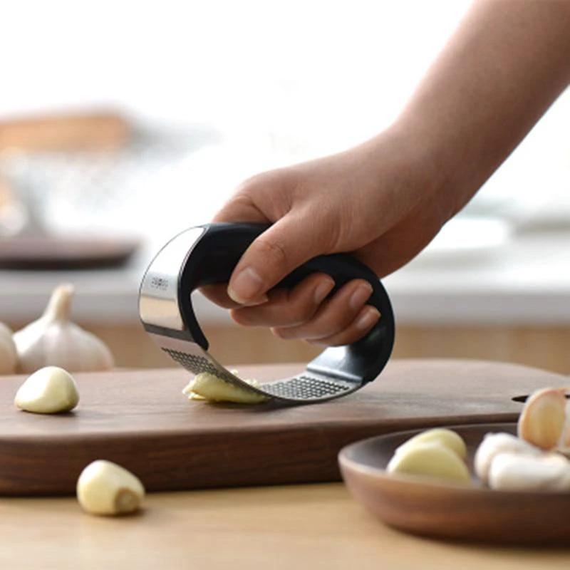 L'ail - Rocking Garlic Crusher by Bowlift