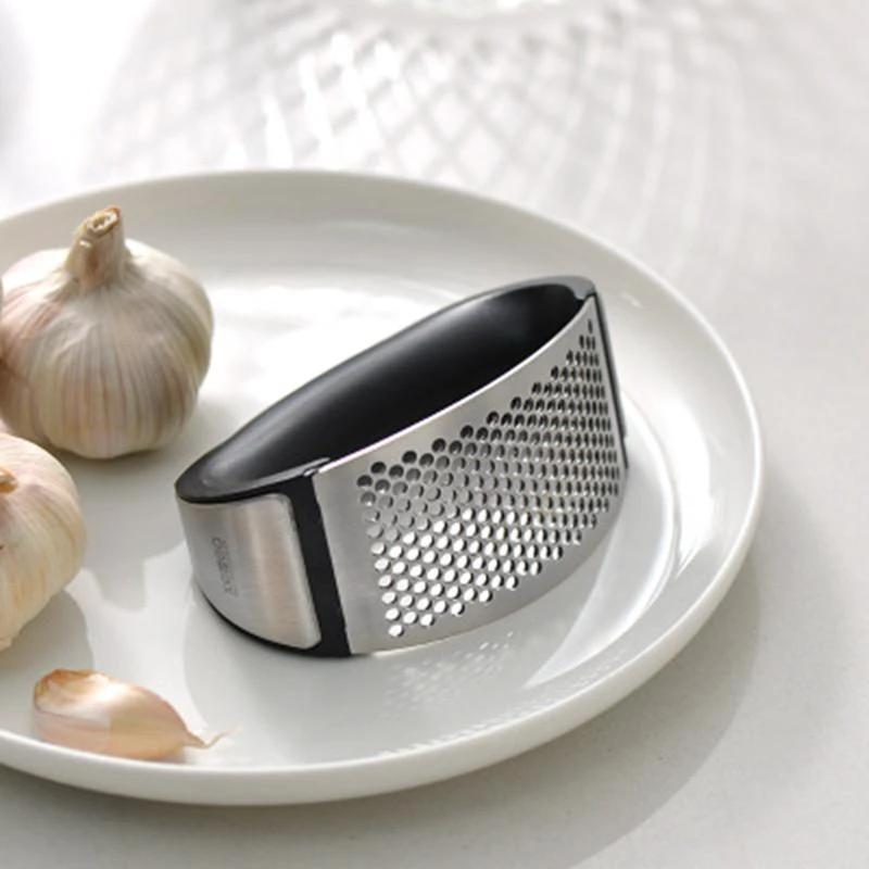 L'ail - Rocking Garlic Crusher by Bowlift