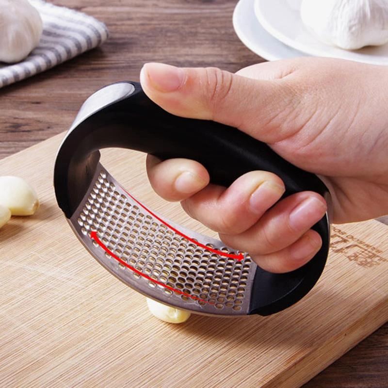 L'ail - Rocking Garlic Crusher by Bowlift