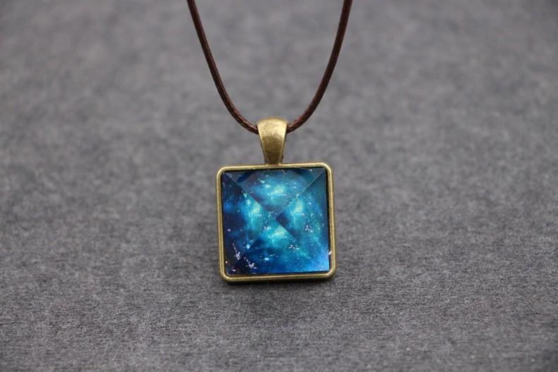 Lyss - Glowing Pyramid Crystal Necklaces by Bowlift