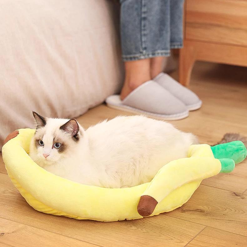 Nahni - Banana Canoe Pet Bed by Bowlift