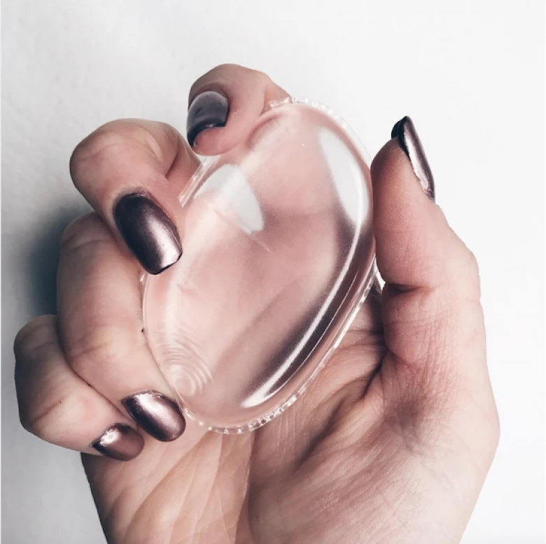 Silisponge - The Silicone Makeup Blender by Bowlift