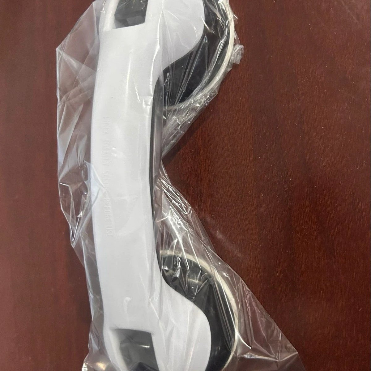 Drill-Free Suction Safety Grab Bar by BowLift