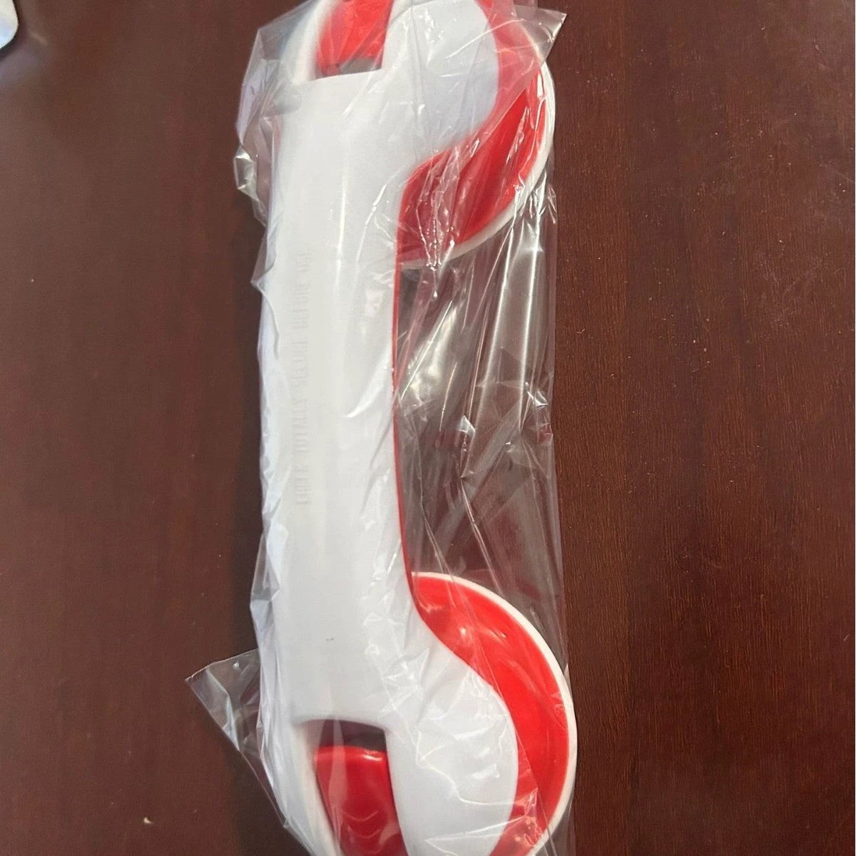 Drill-Free Suction Safety Grab Bar by BowLift