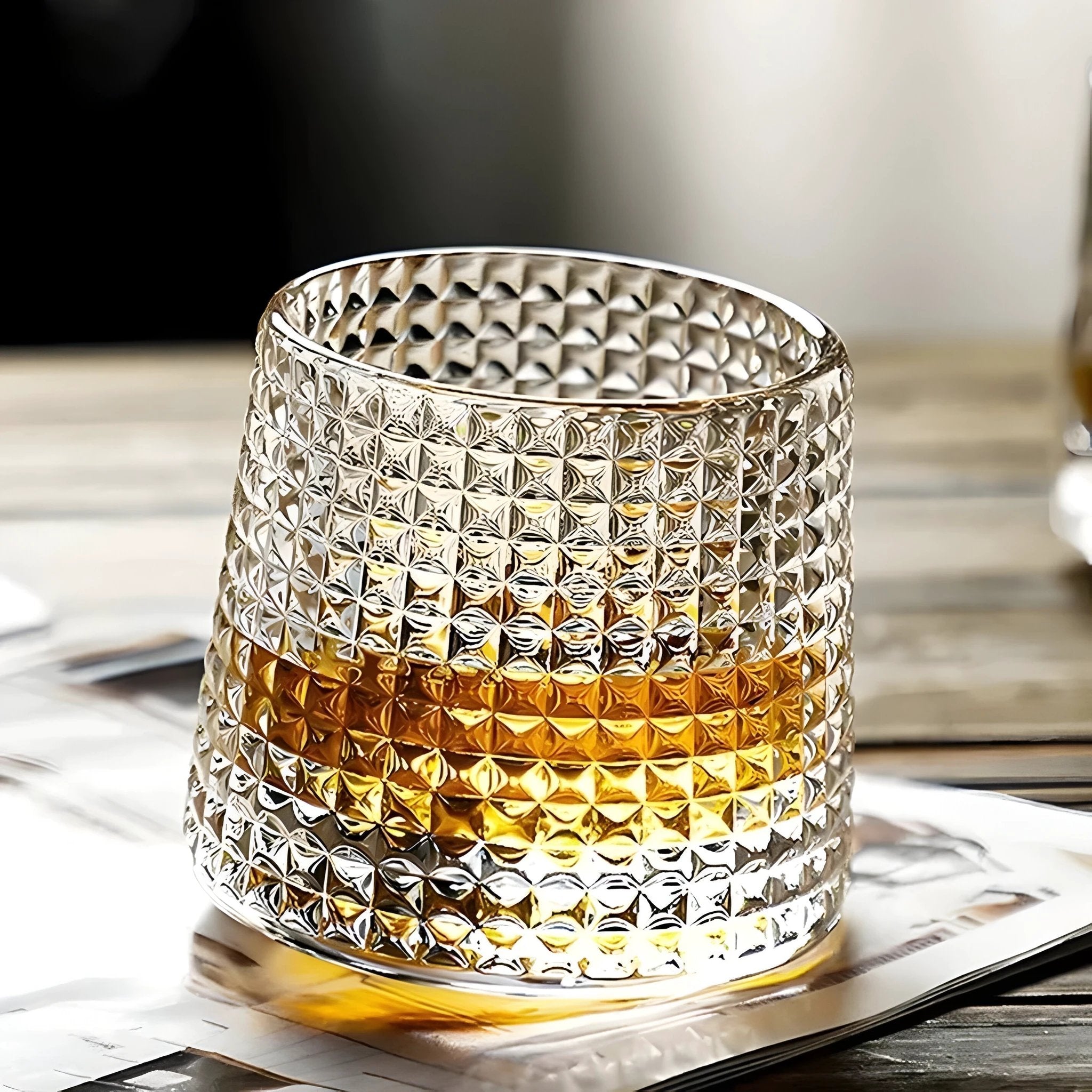 SwirlSip – Rotatable, textured whiskey glass with a striking ribbed design Bowlift by Bowlift