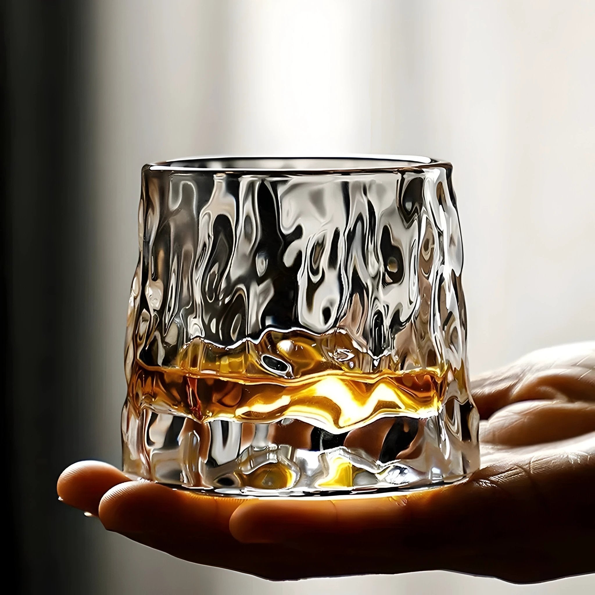 SwirlSip – Rotatable, textured whiskey glass with a striking ribbed design Bowlift by Bowlift